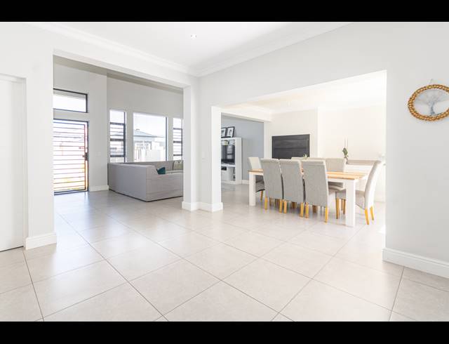 3 BEDROOM FREEHOLD FOR SALE IN PARKLANDS NORTH